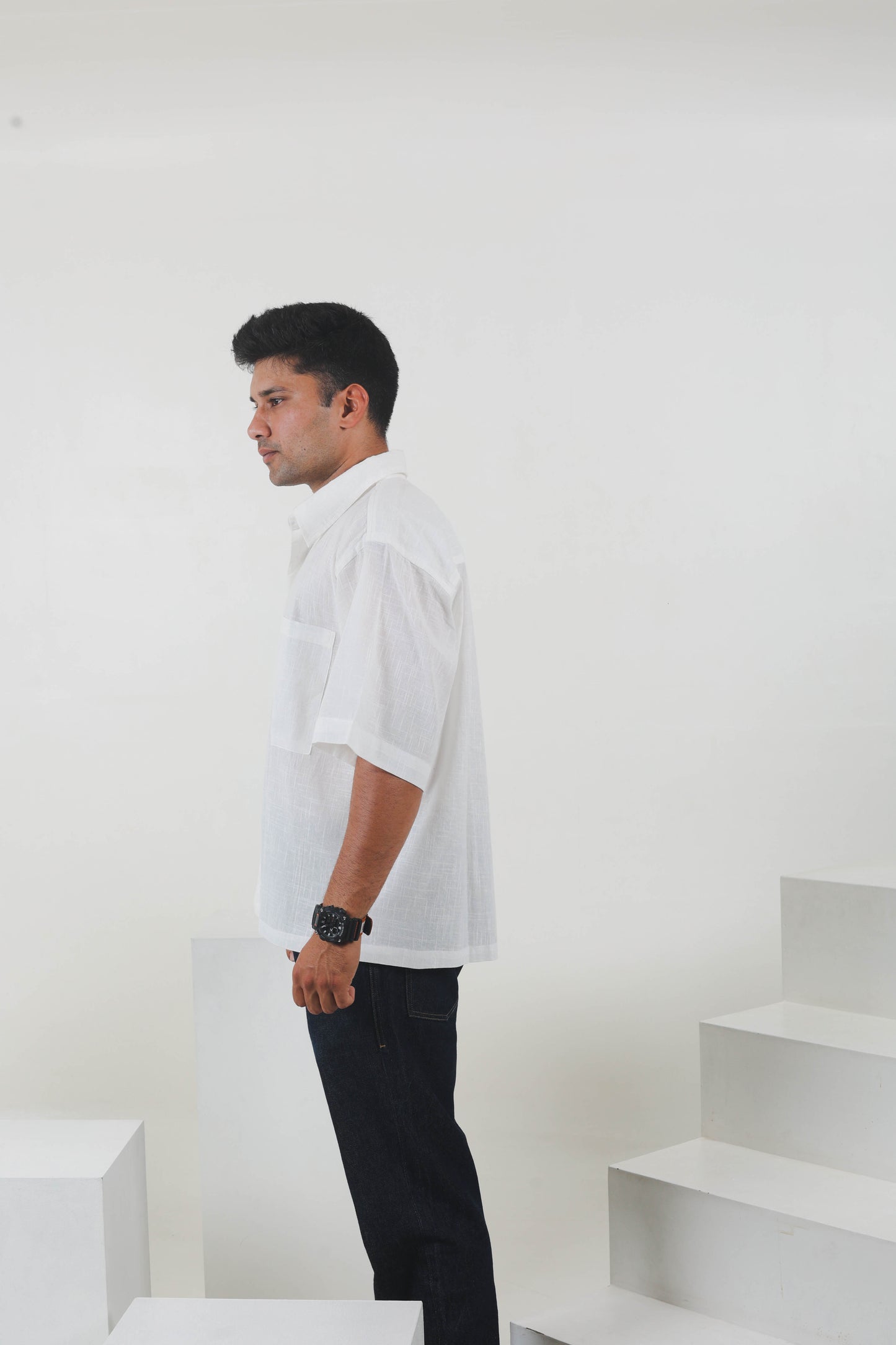 WEISSES HANDBEMALTES BAUMWOLLHEMD