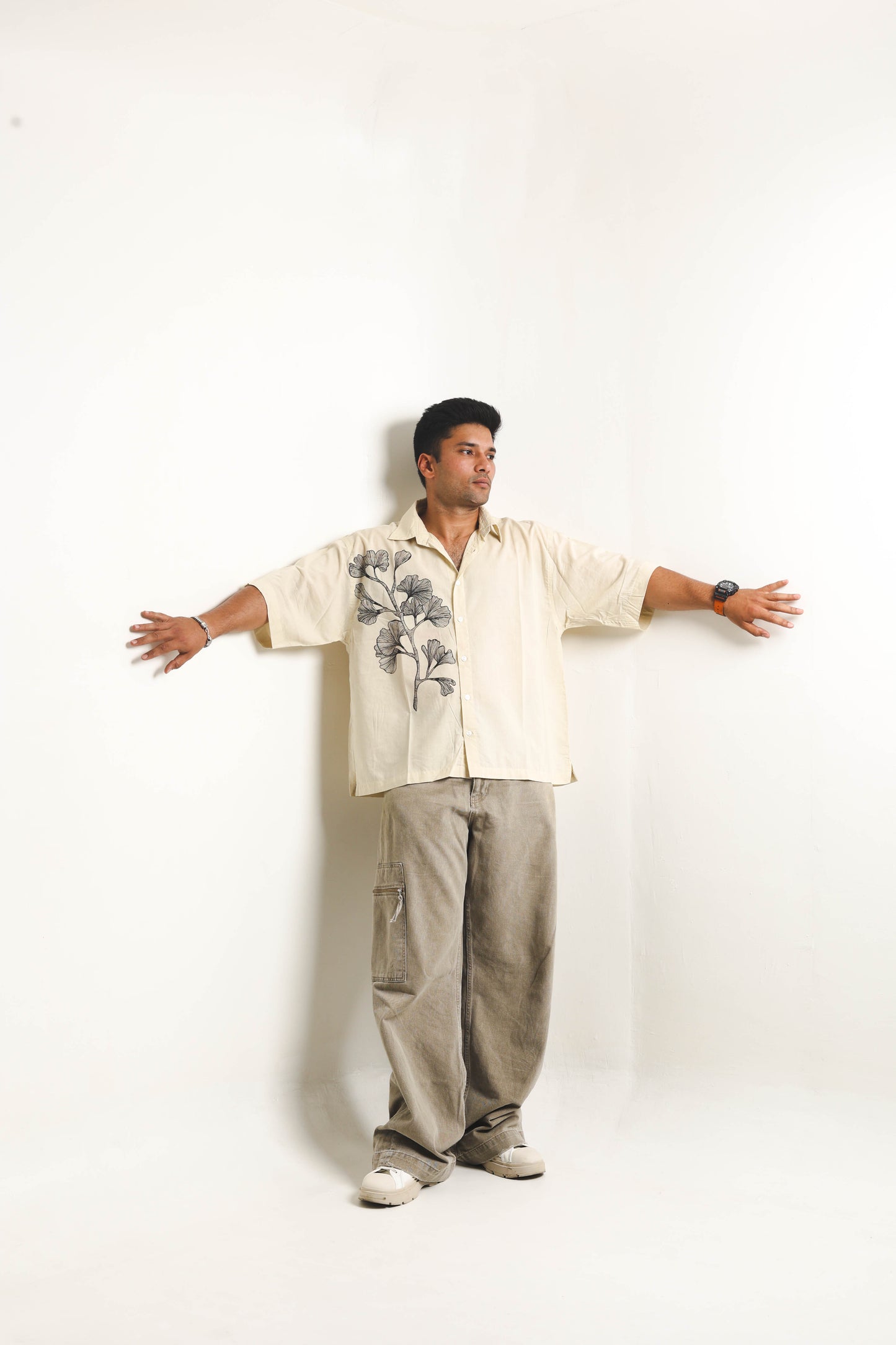 Beiges handbemaltes Herrenhemd