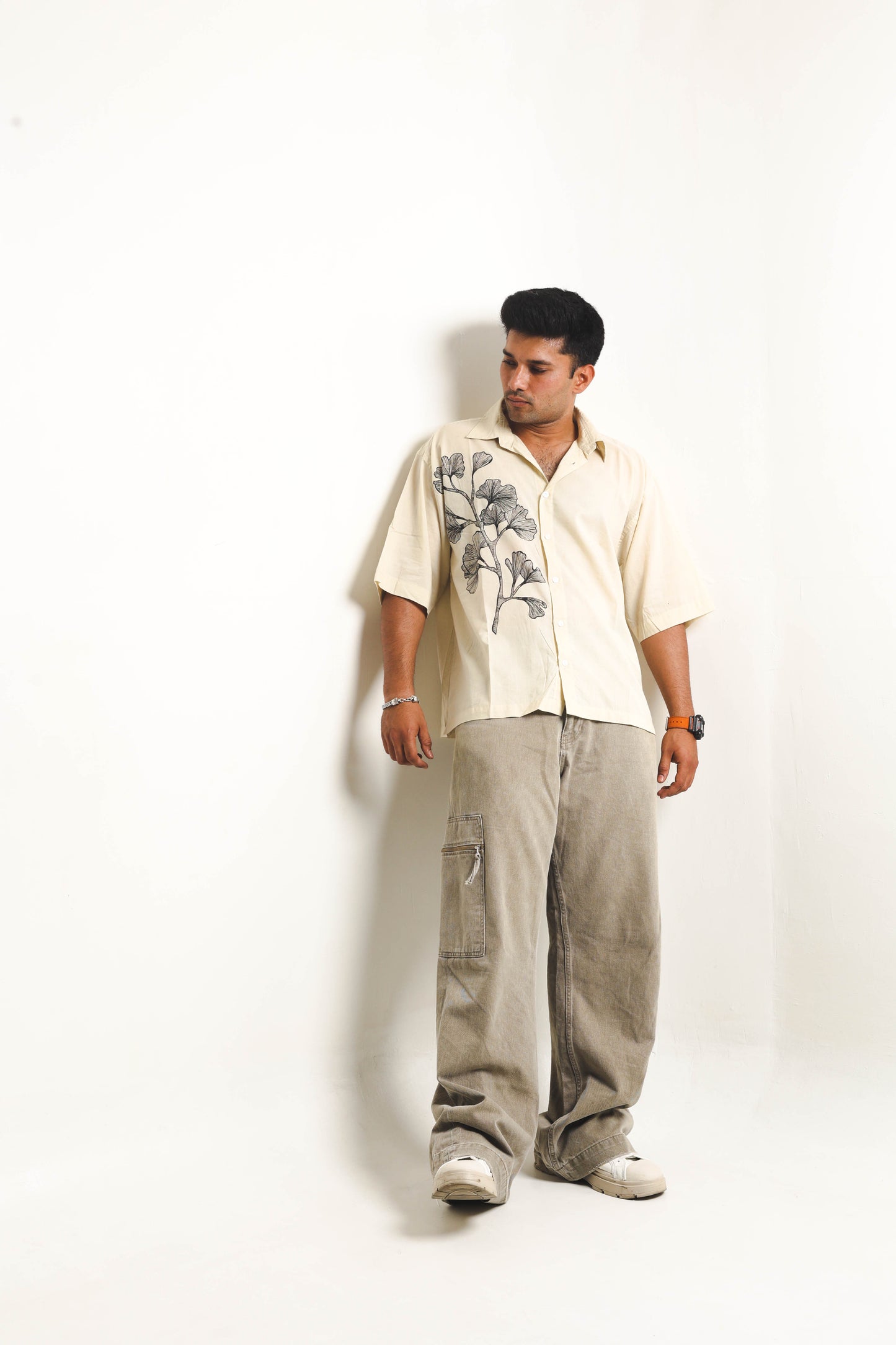 Beiges handbemaltes Herrenhemd