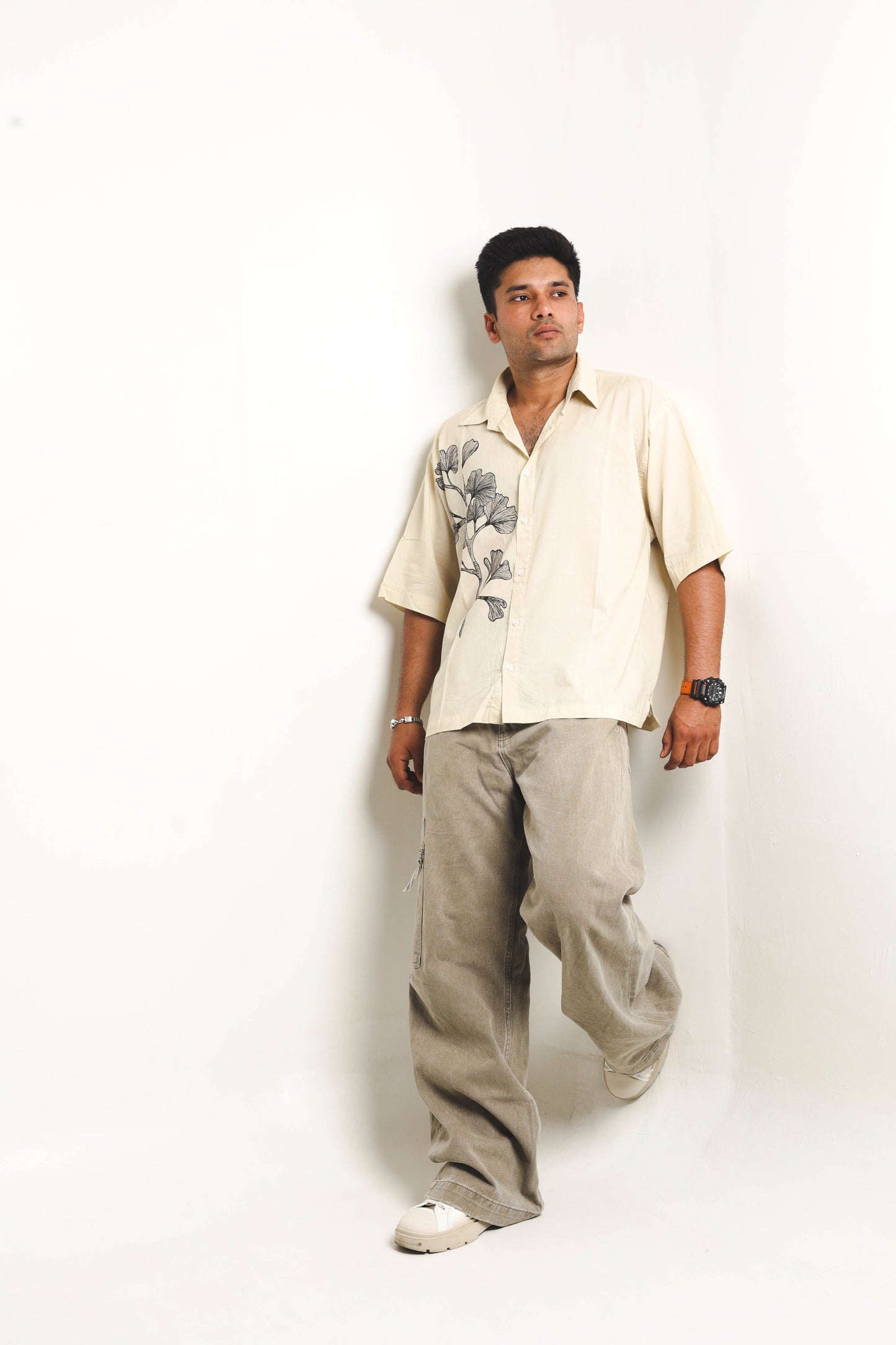 Beiges handbemaltes Herrenhemd