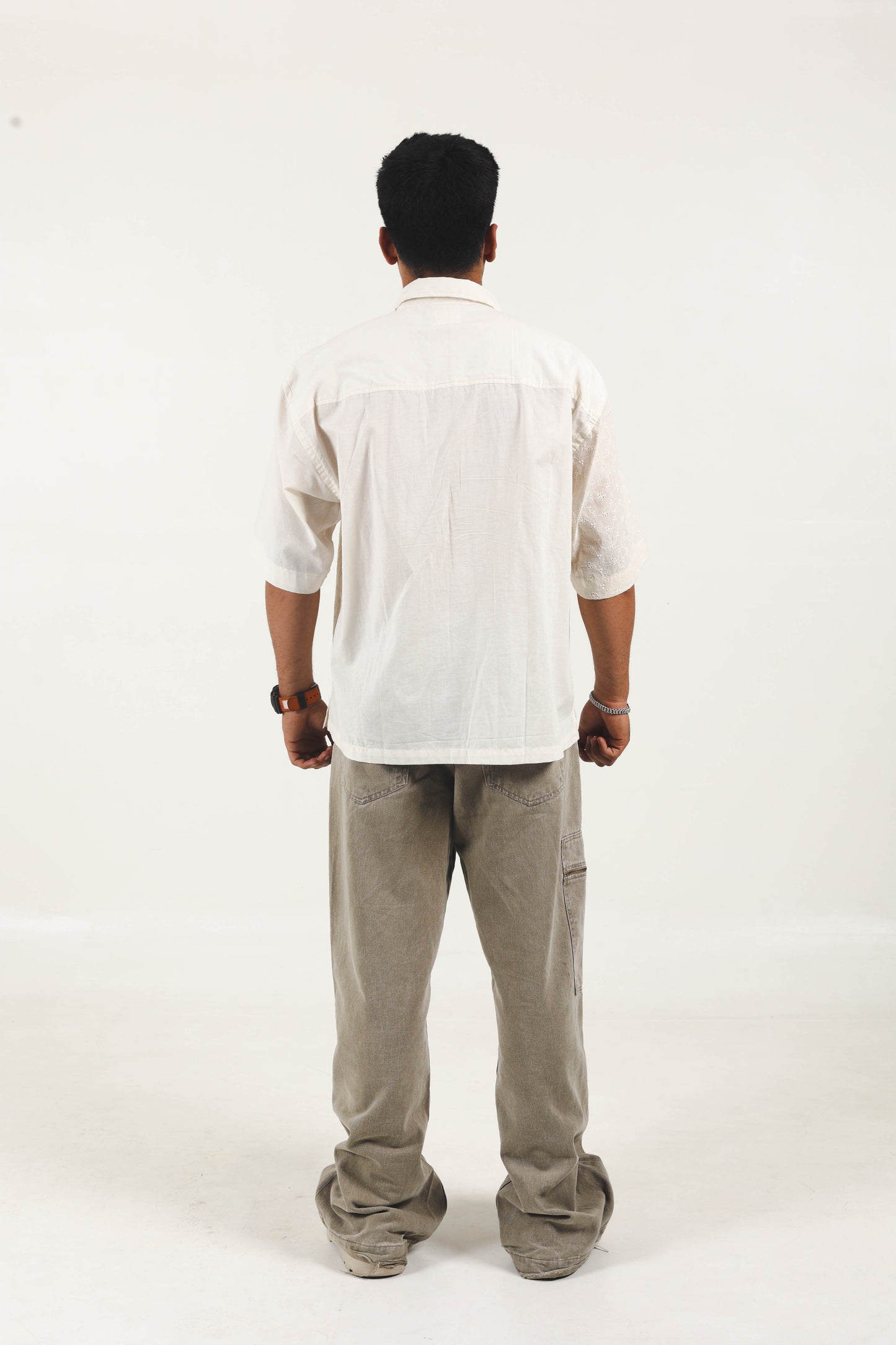 HANDBEMALTES HEMD IN OFF-WHITE