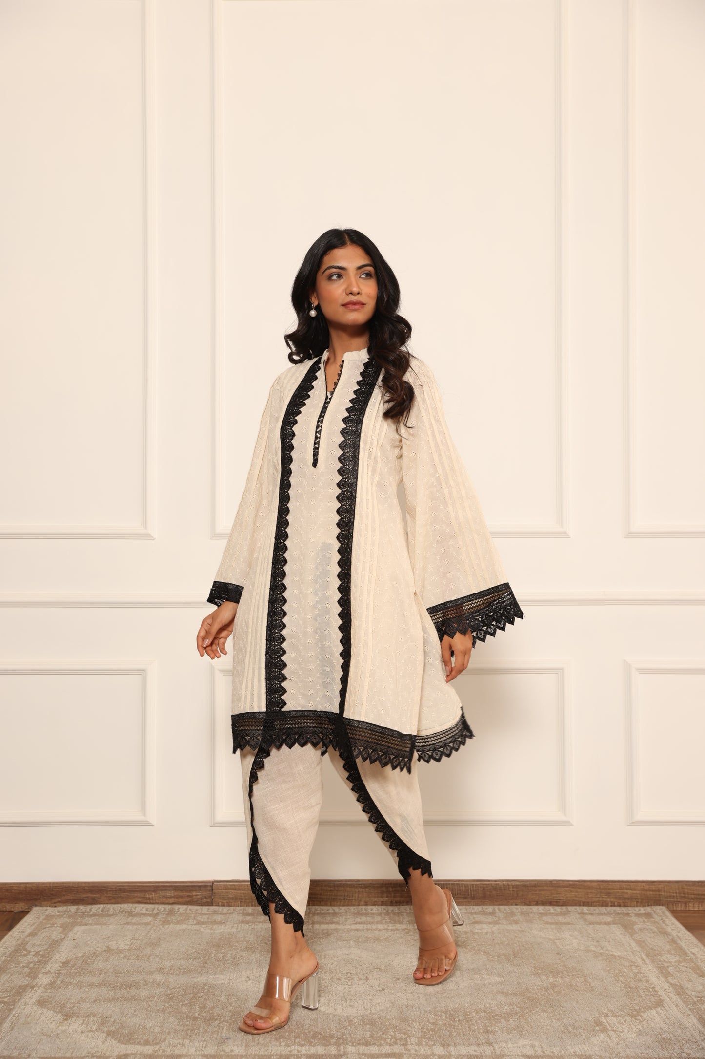 Riya, beiges Dhoti-Anzugset aus Baumwolle