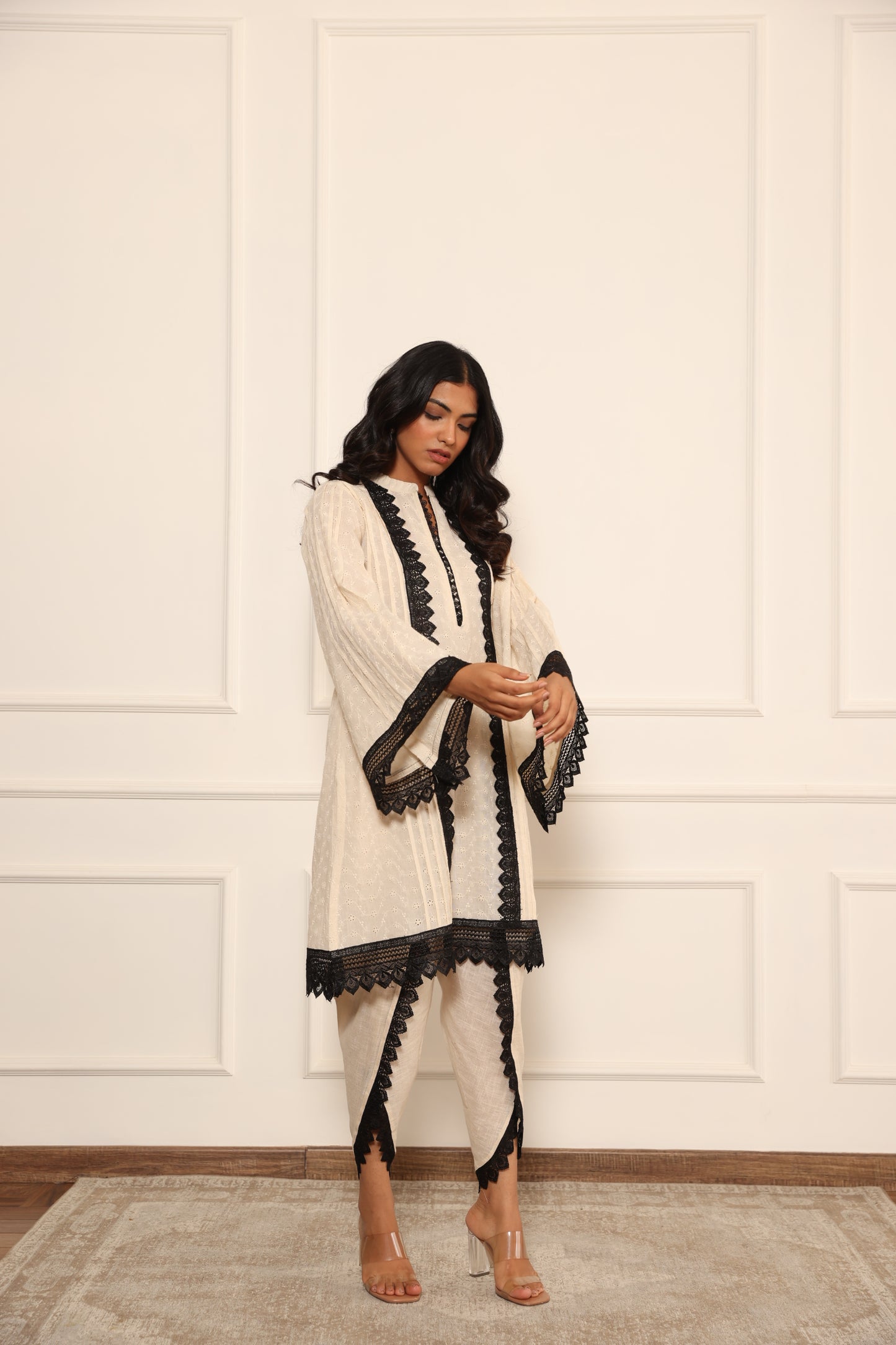 Riya, beiges Dhoti-Anzugset aus Baumwolle