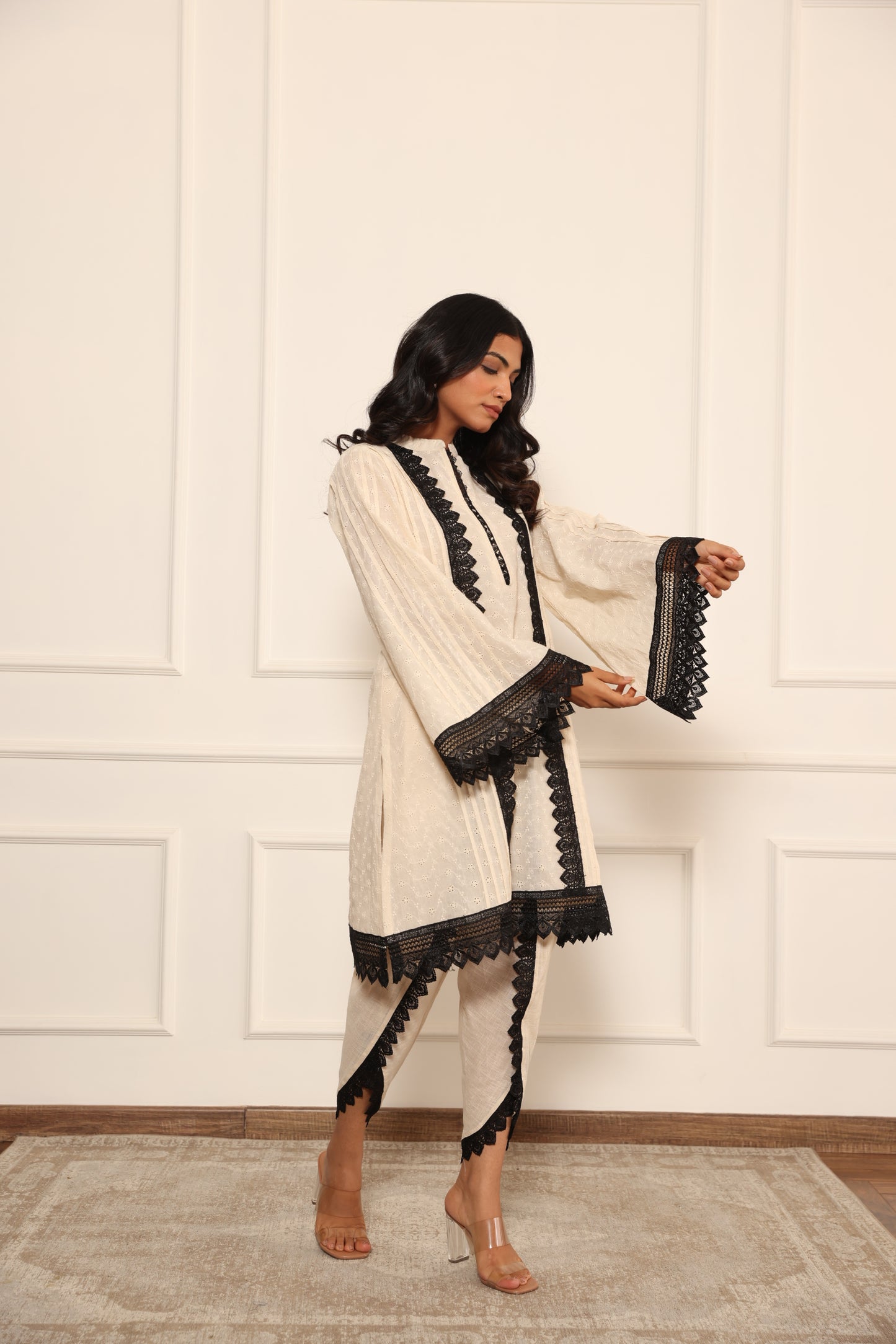 Riya, beiges Dhoti-Anzugset aus Baumwolle