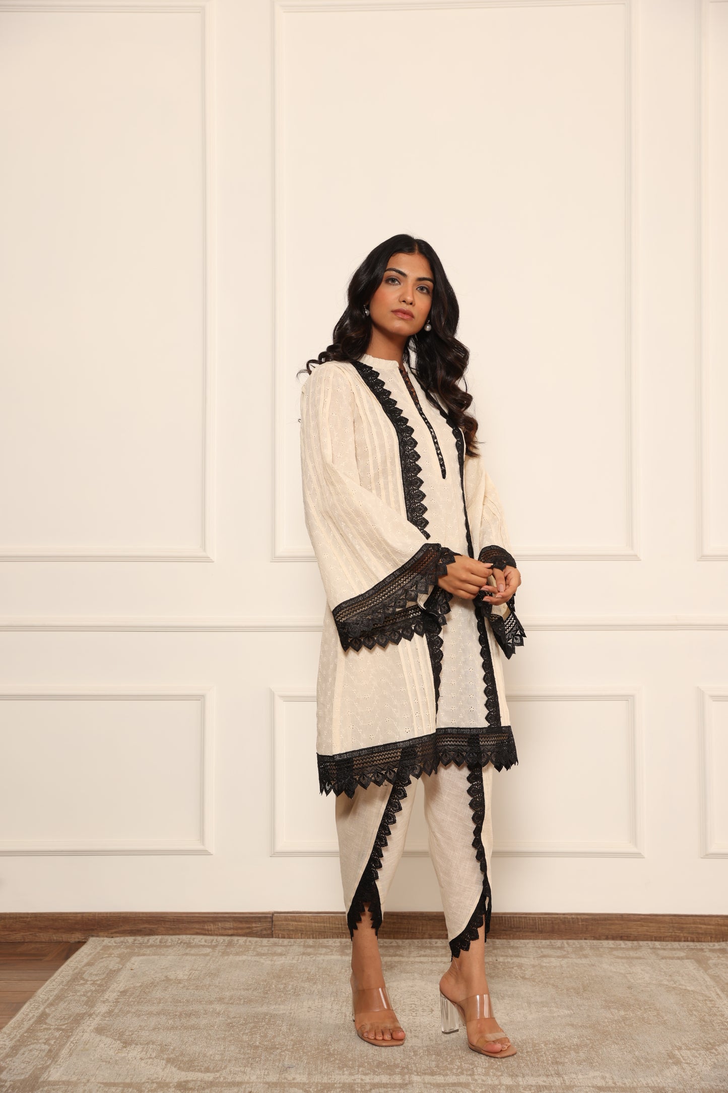 Riya, beiges Dhoti-Anzugset aus Baumwolle