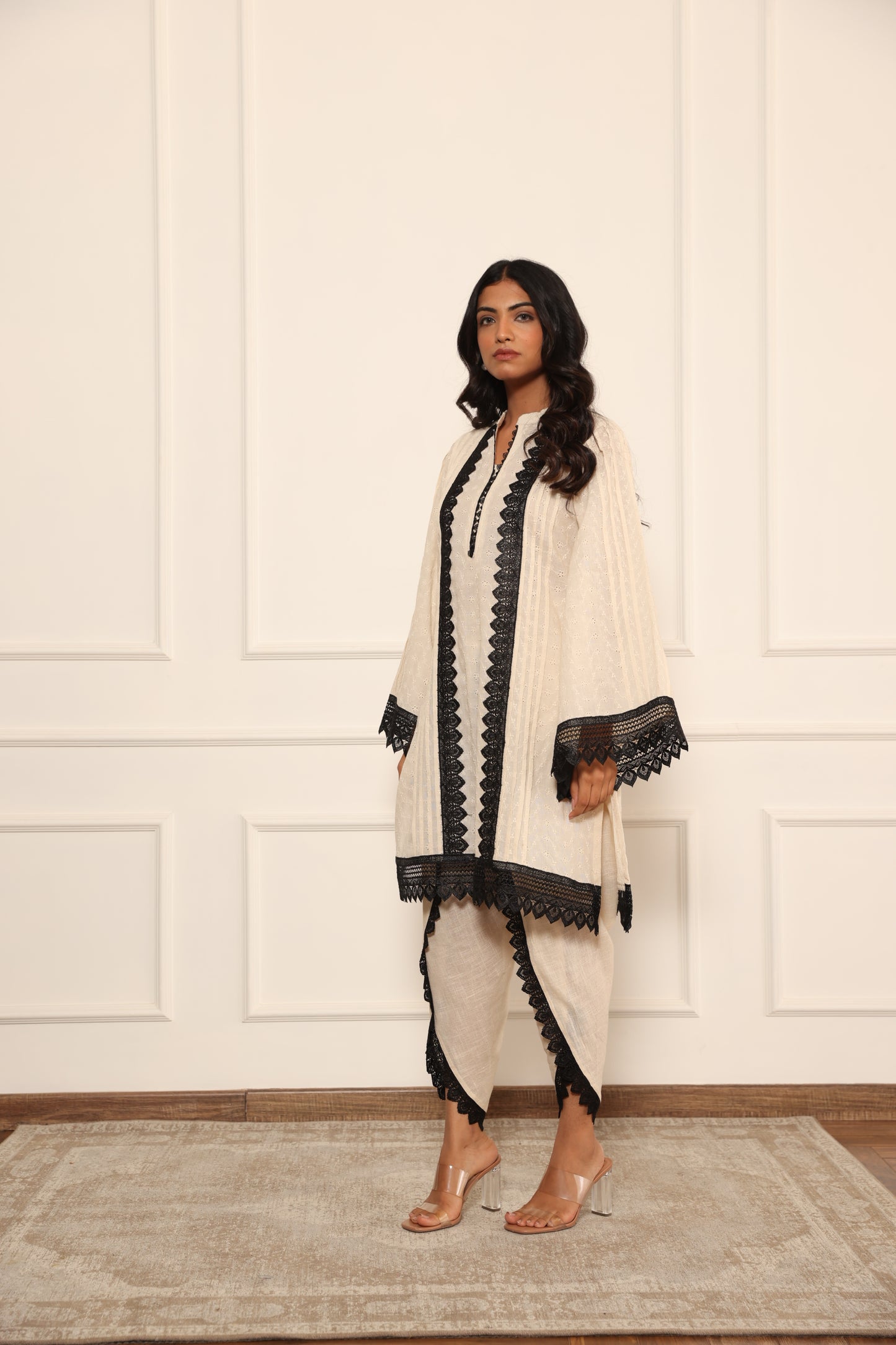 Riya, beiges Dhoti-Anzugset aus Baumwolle