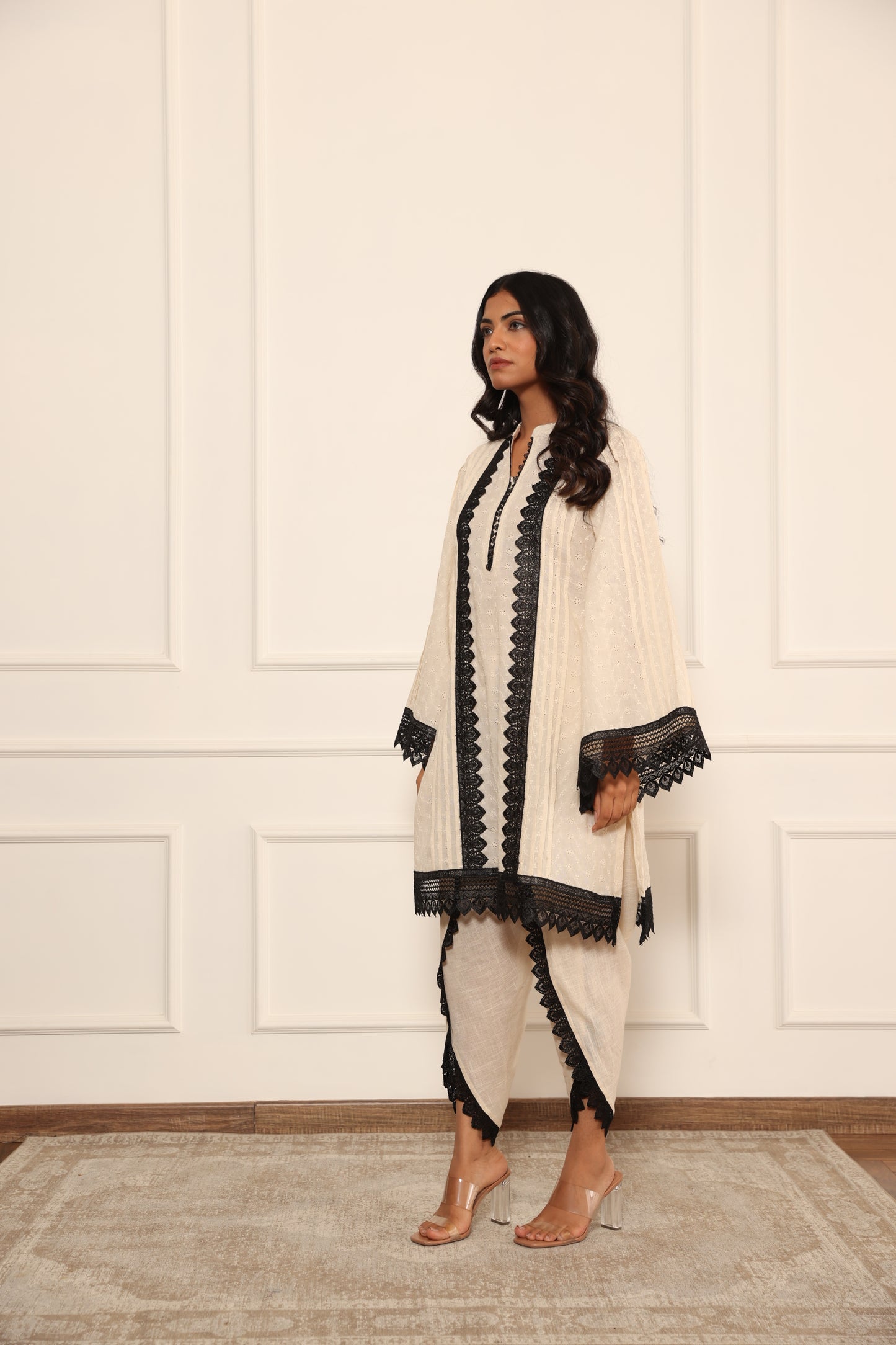 Riya, beiges Dhoti-Anzugset aus Baumwolle