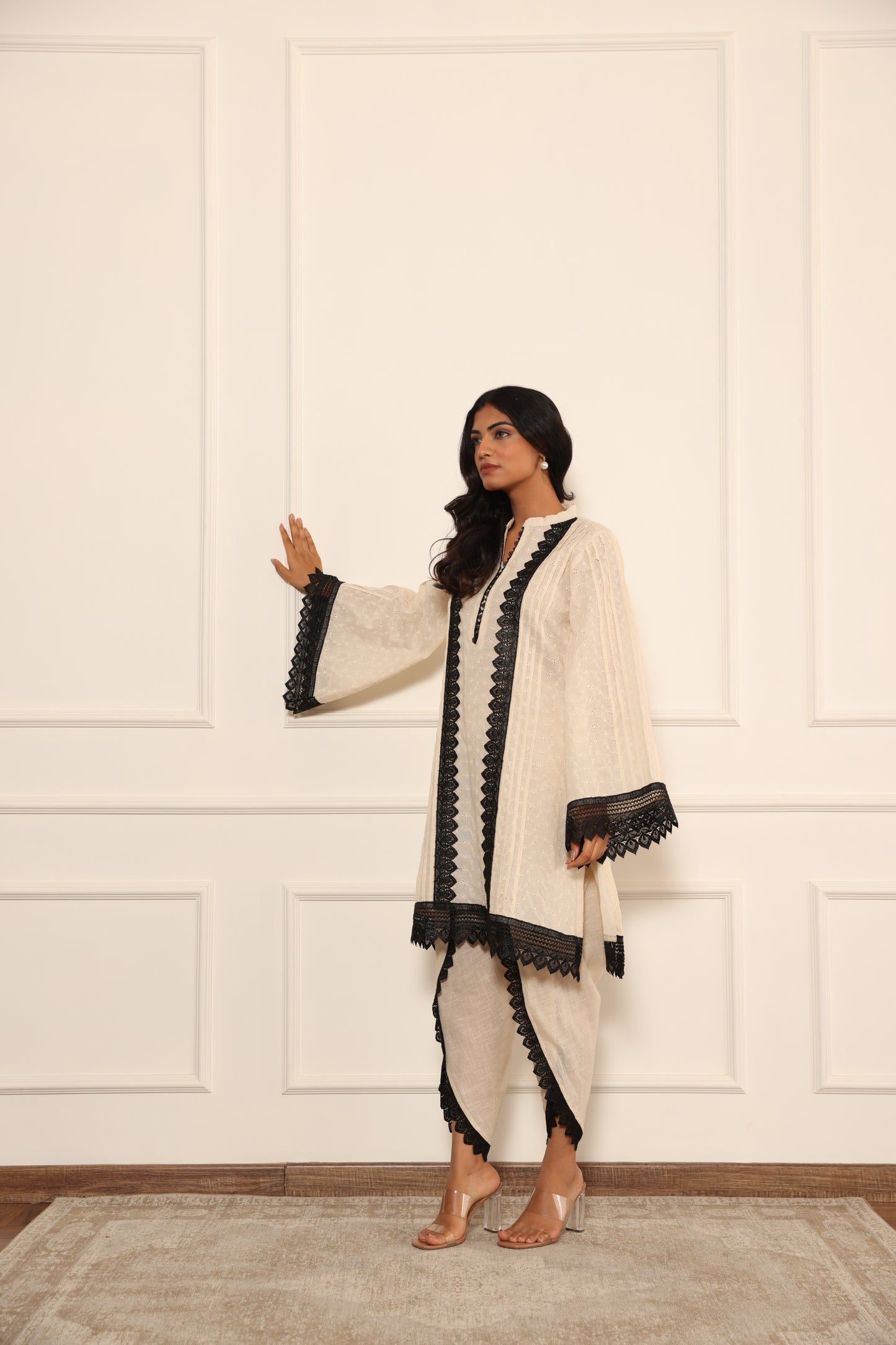 Riya, beiges Dhoti-Anzugset aus Baumwolle