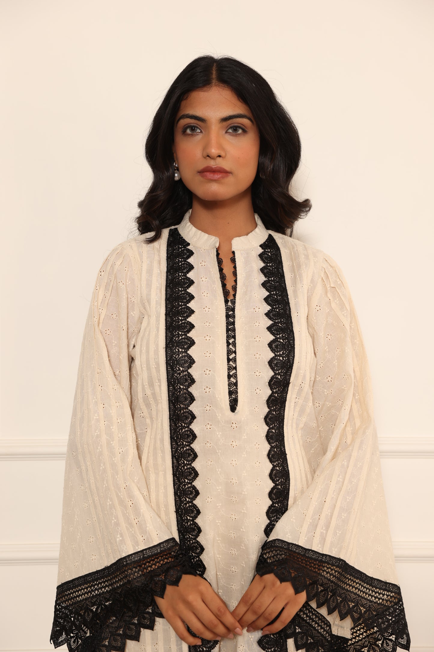 Riya, beiges Dhoti-Anzugset aus Baumwolle