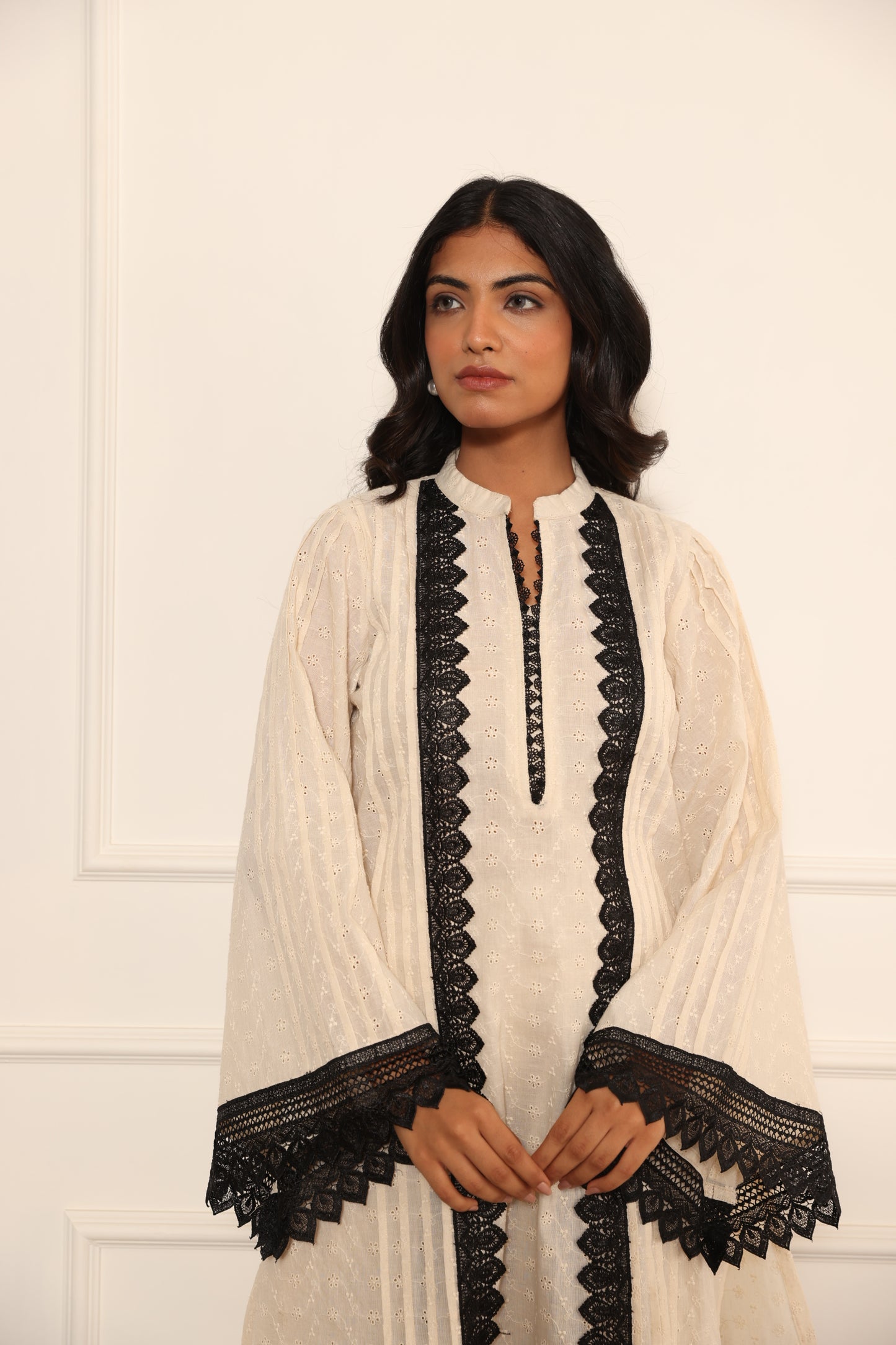 Riya, beiges Dhoti-Anzugset aus Baumwolle