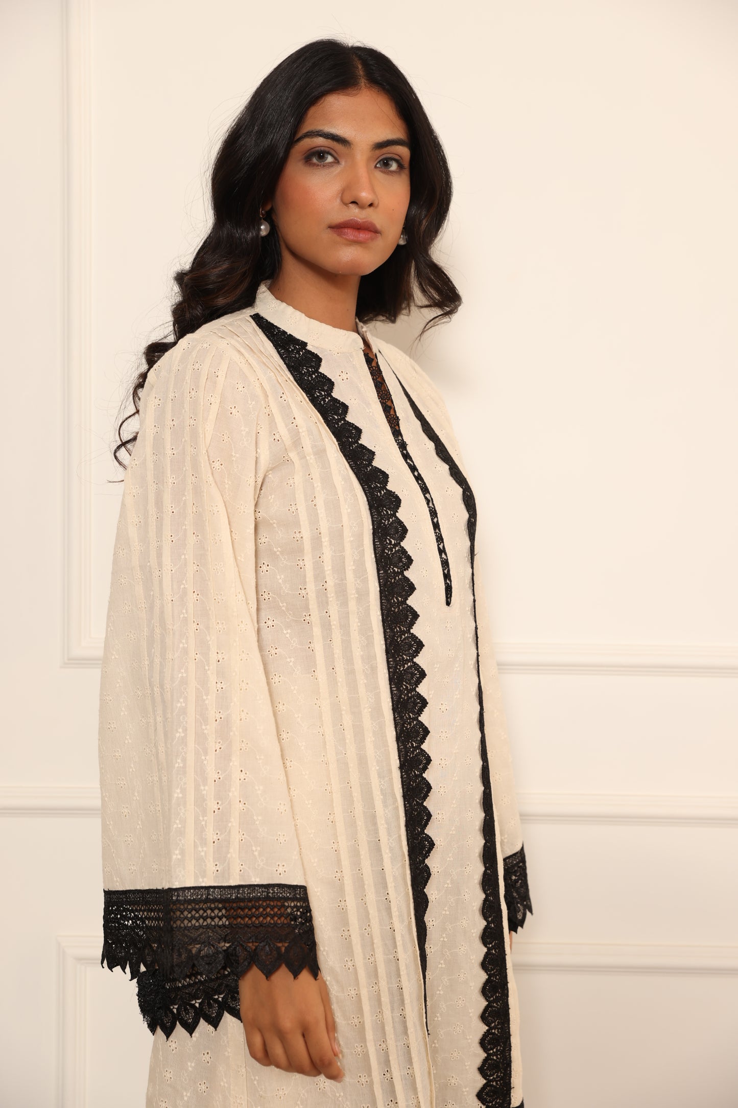 Riya, beiges Dhoti-Anzugset aus Baumwolle