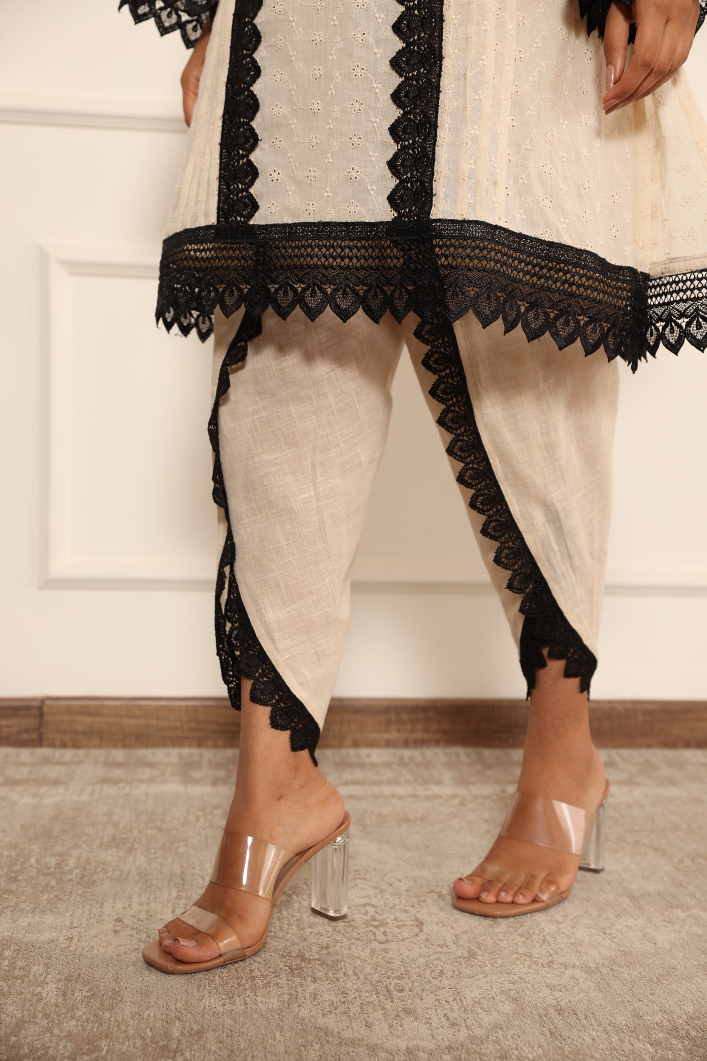 Riya, beiges Dhoti-Anzugset aus Baumwolle