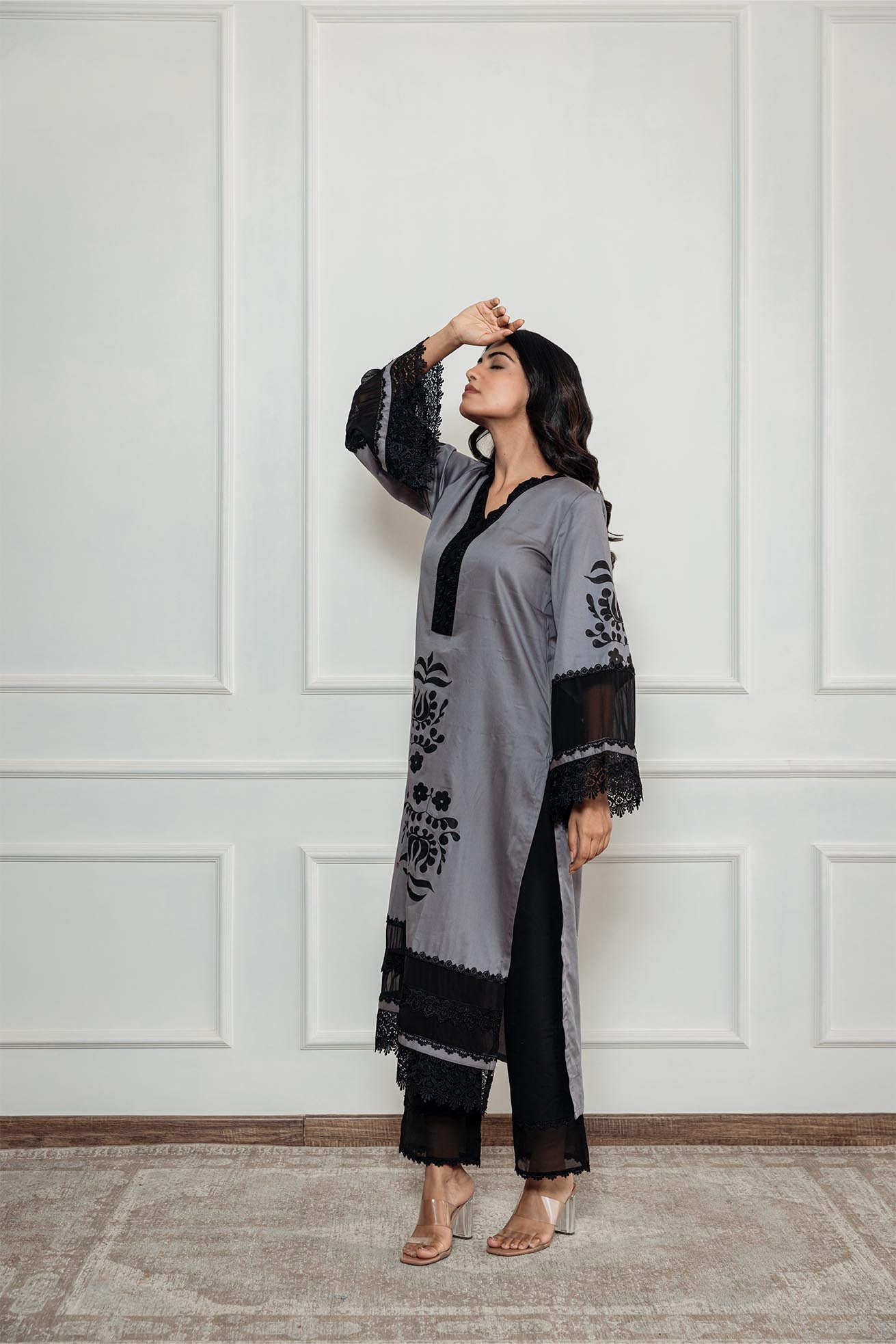 Mokshita graues handbemaltes Kurta-Set