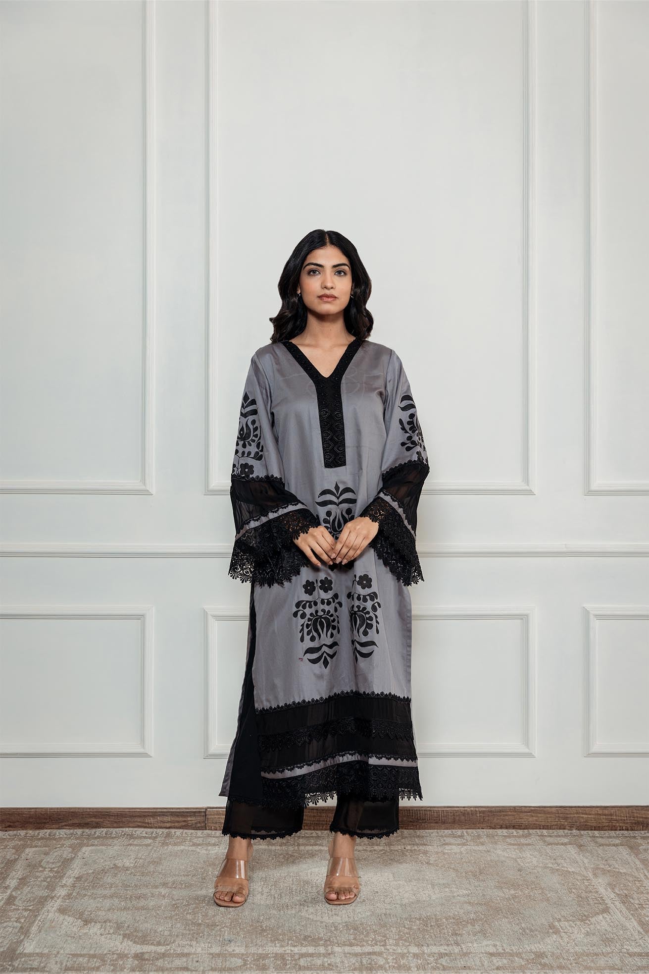 Mokshita graues handbemaltes Kurta-Set