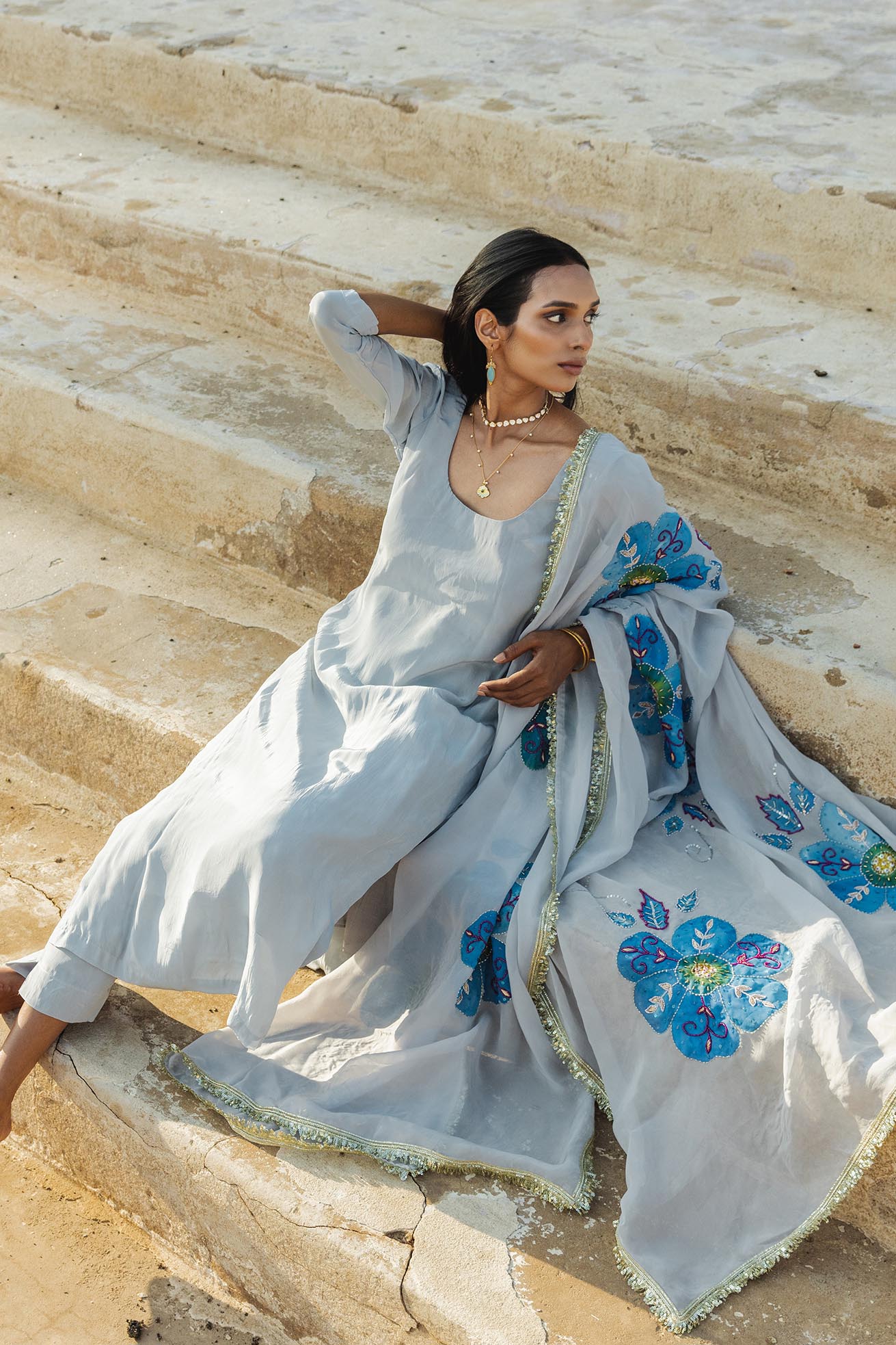 Damini Anzugset aus Crêpe in Hellgrau