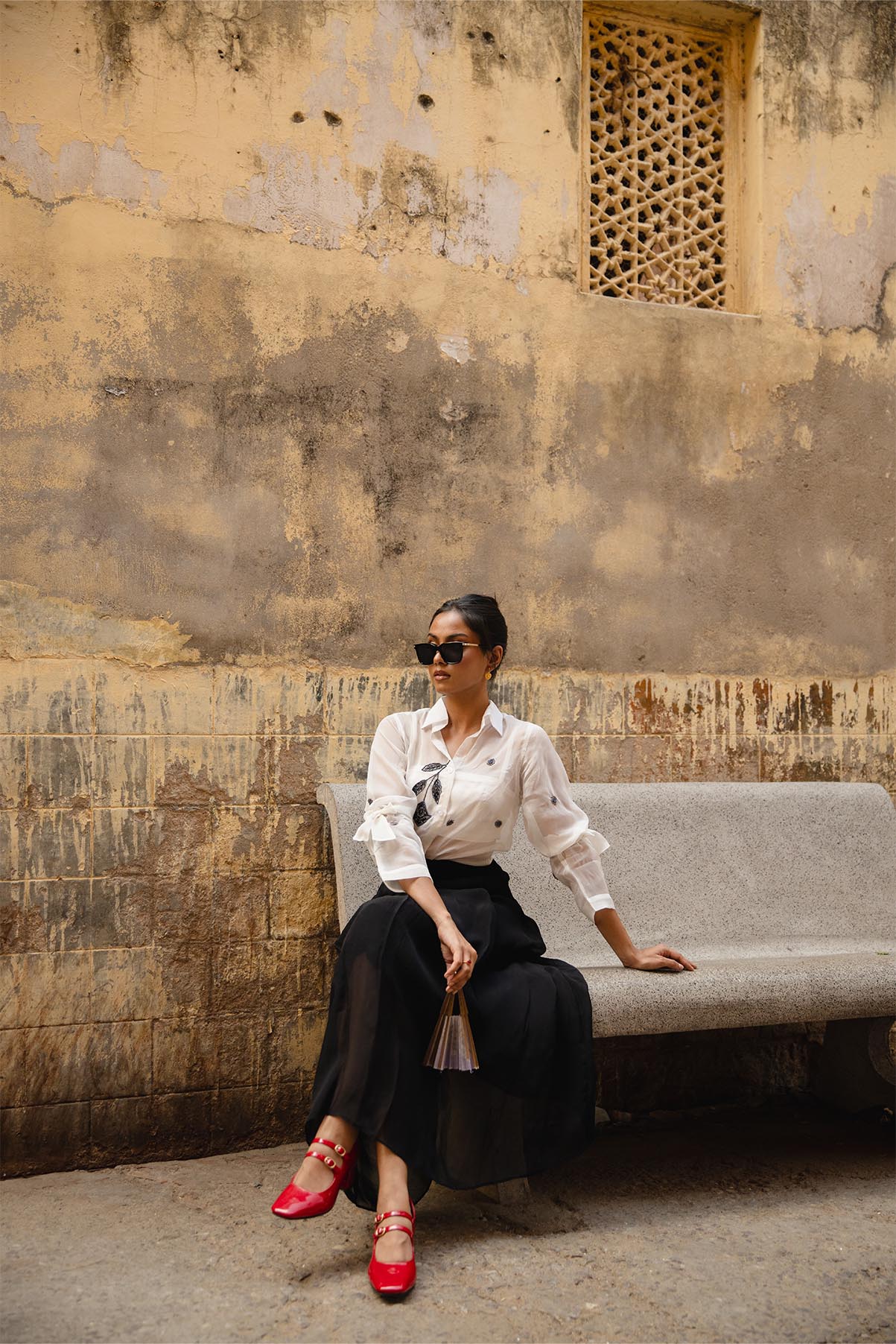 Handbemaltes Luna-Organza-Hemd in Weiß mit Blasdetails