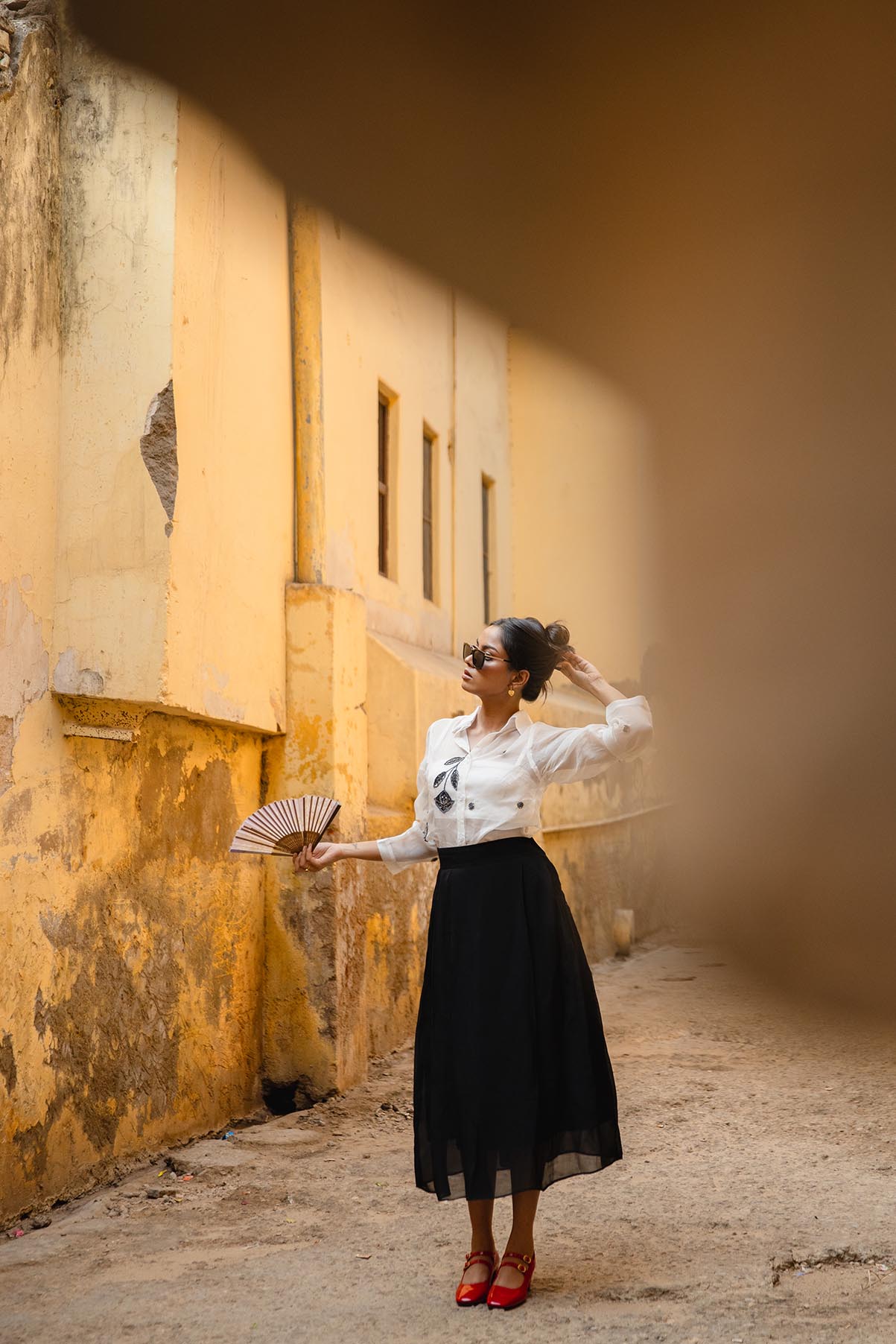 Handbemaltes Luna-Organza-Hemd in Weiß mit Blasdetails