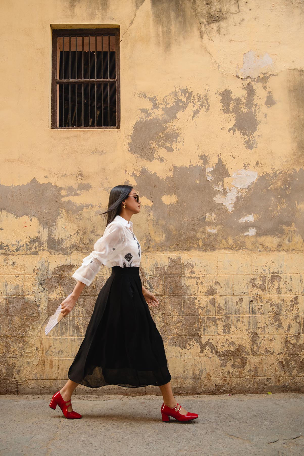 Handbemaltes Luna-Organza-Hemd in Weiß mit Blasdetails