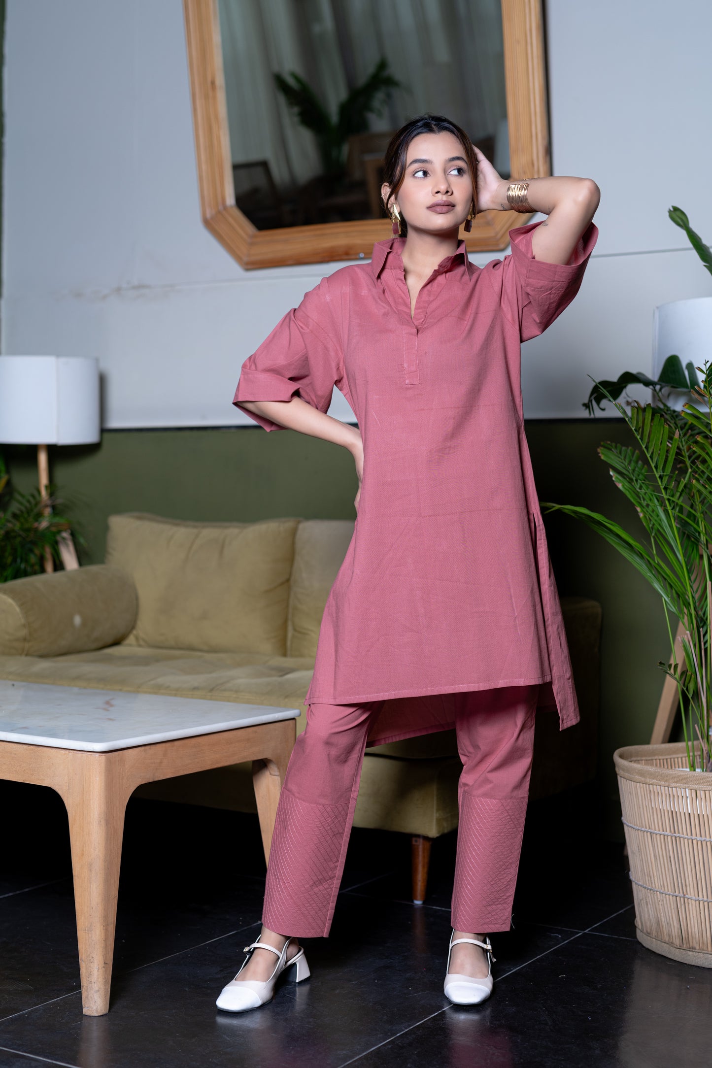 Kurta und Hose aus rosa Baumwolle