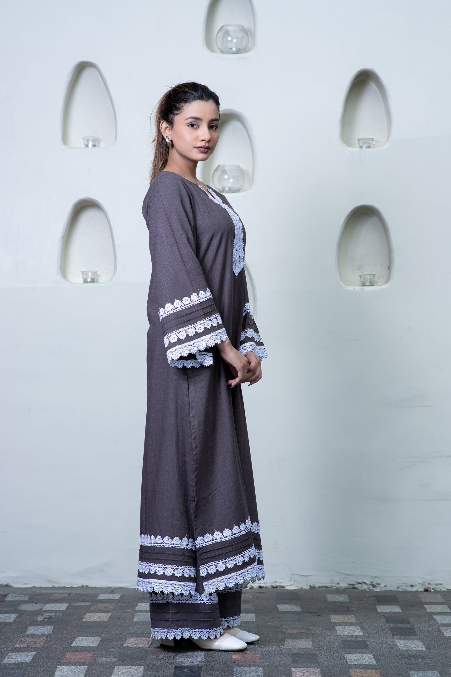 GRAUES PAKISTANISCHES SPITZEN-Kurta mit Palazzo