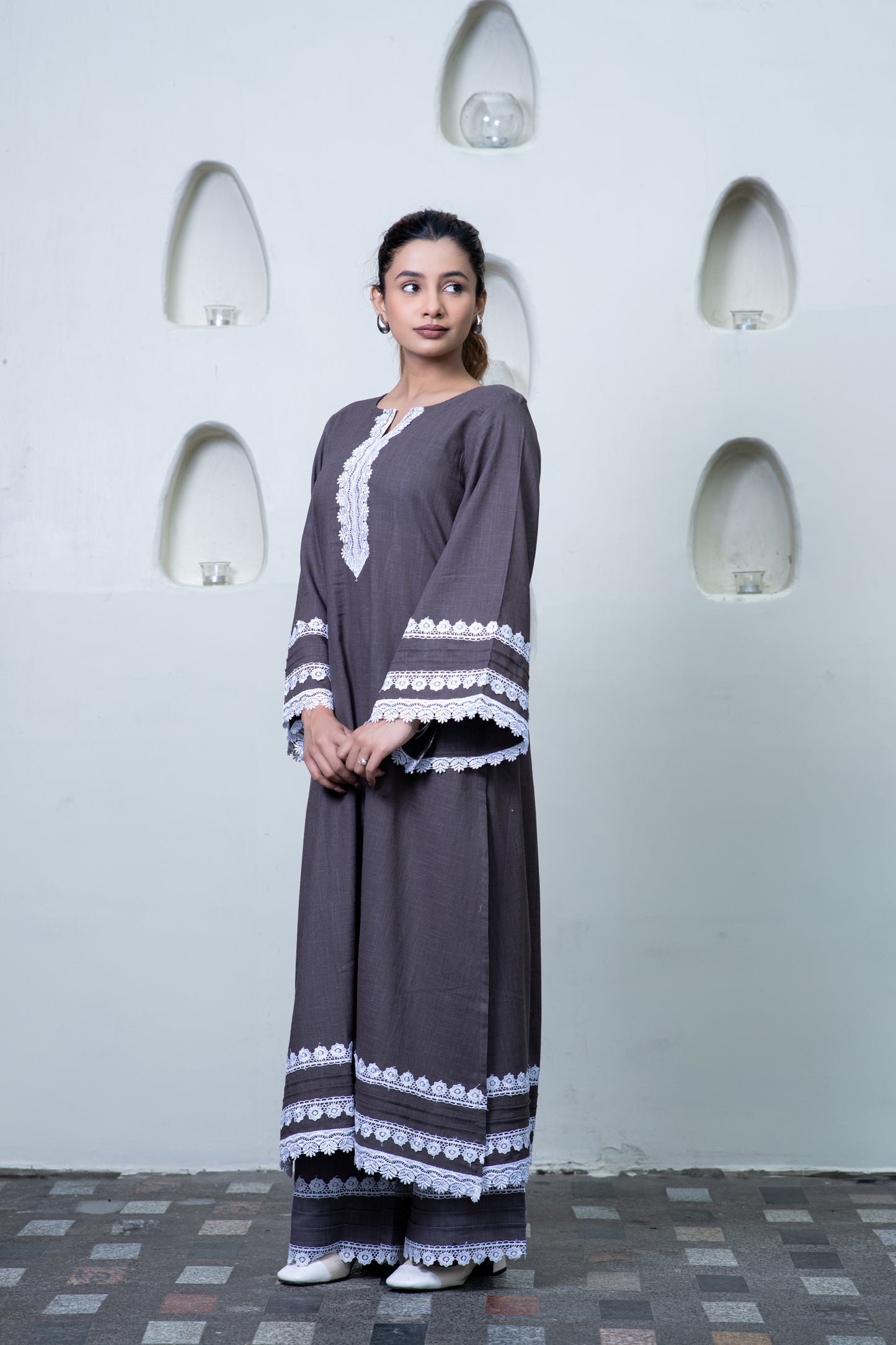 GRAUES PAKISTANISCHES SPITZEN-Kurta mit Palazzo