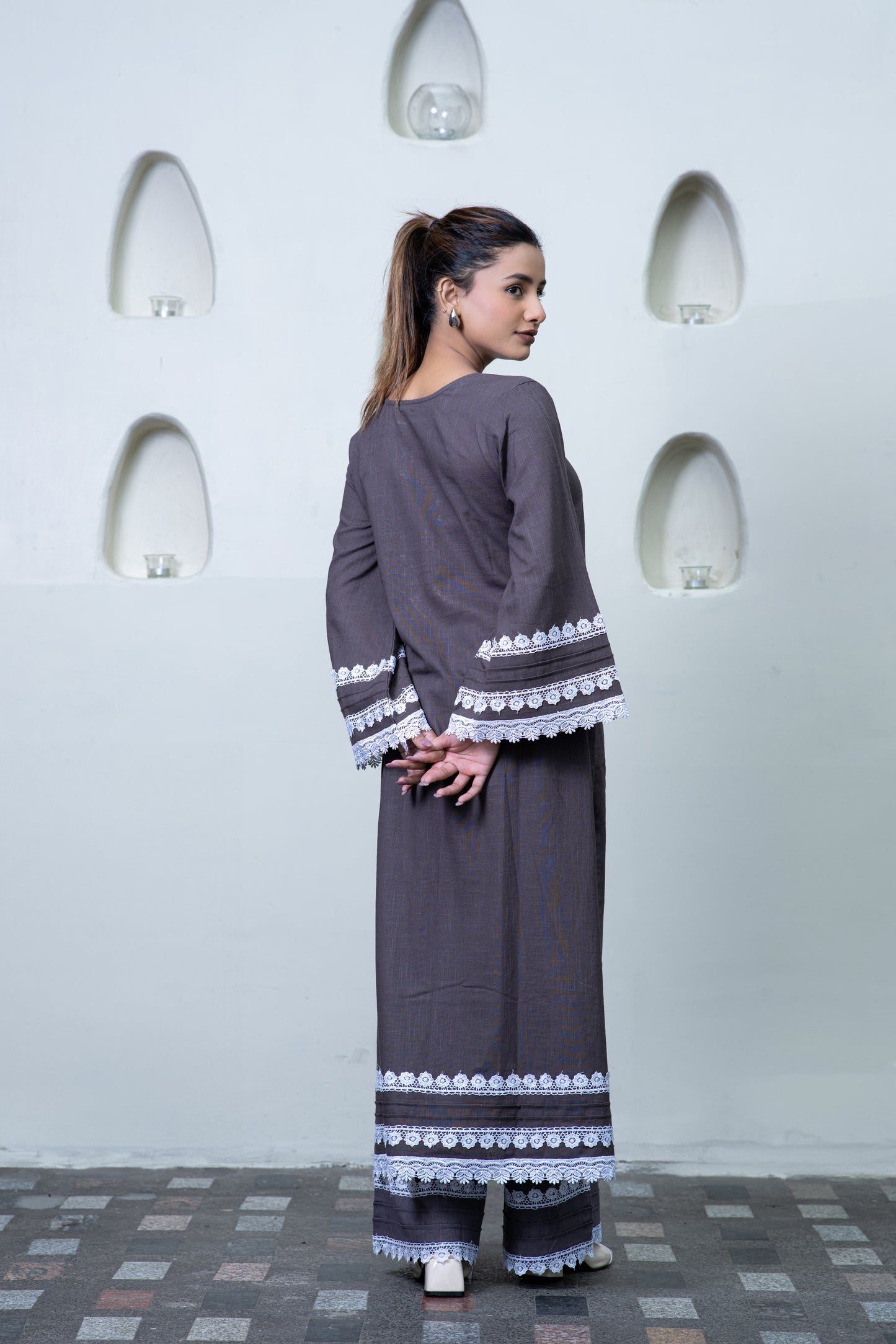 GRAUES PAKISTANISCHES SPITZEN-Kurta mit Palazzo