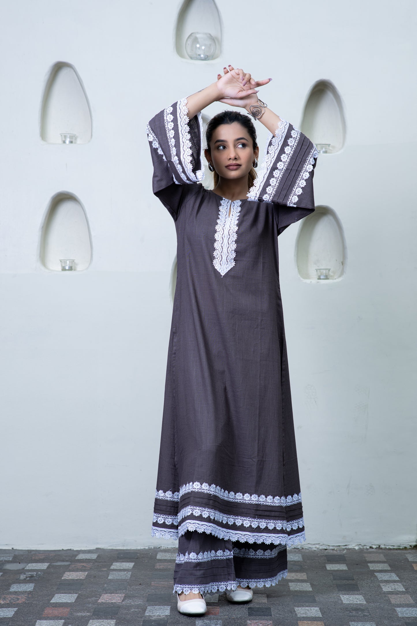 GRAUES PAKISTANISCHES SPITZEN-Kurta mit Palazzo