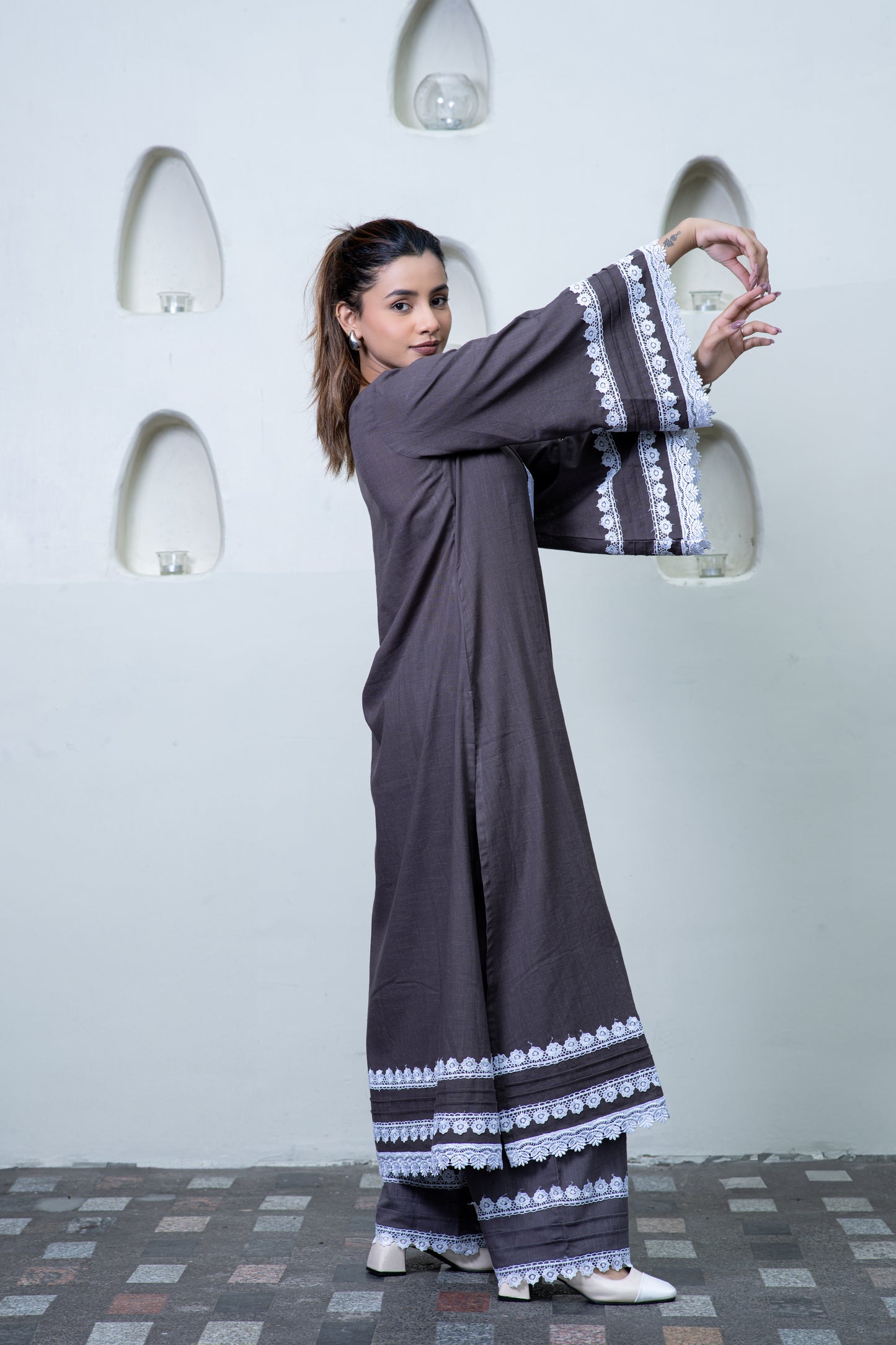 GRAUES PAKISTANISCHES SPITZEN-Kurta mit Palazzo