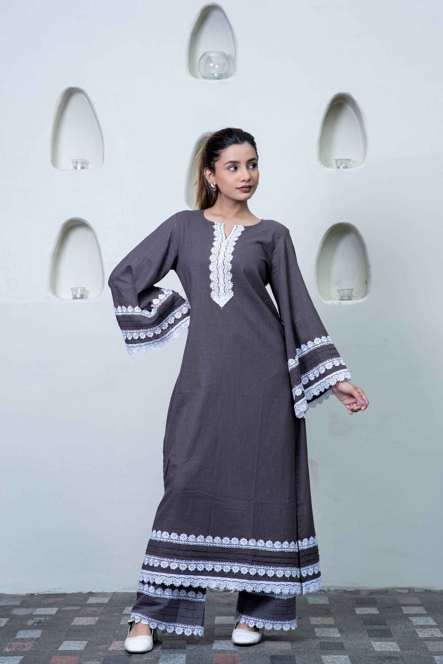 GRAUES PAKISTANISCHES SPITZEN-Kurta mit Palazzo