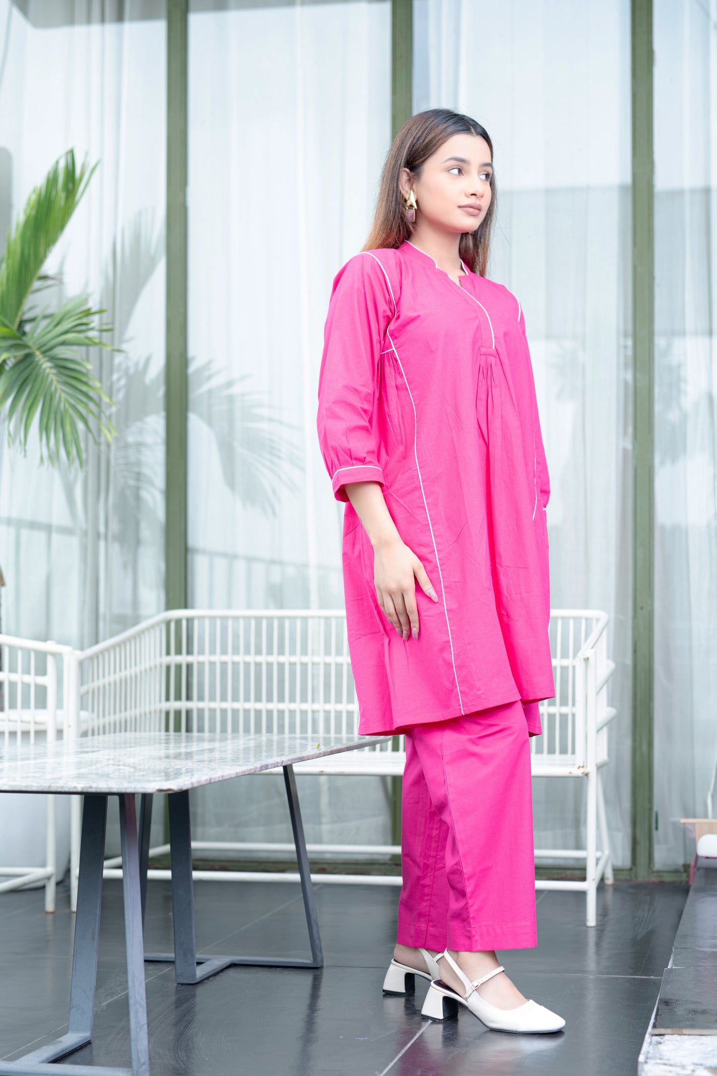 Rosa Kurta und Hose