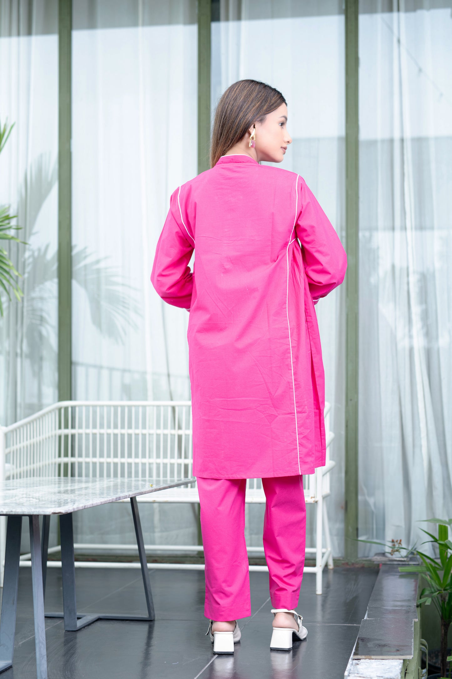 Rosa Kurta und Hose