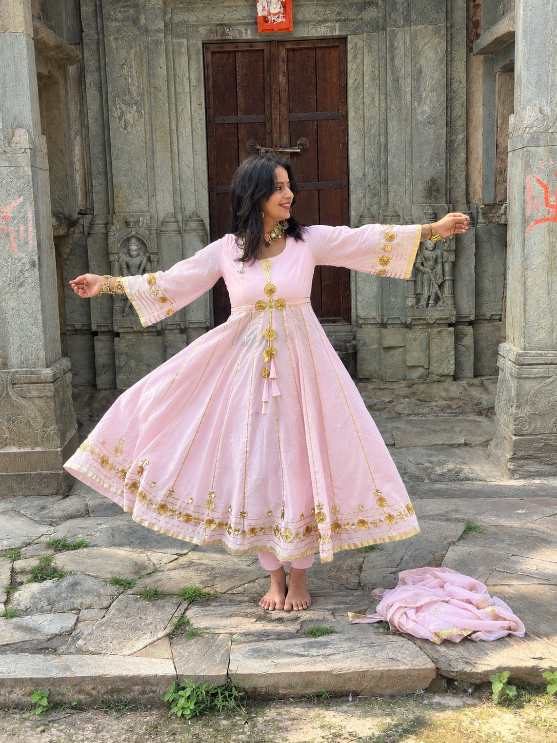 Gulabi Gotta Anarkali