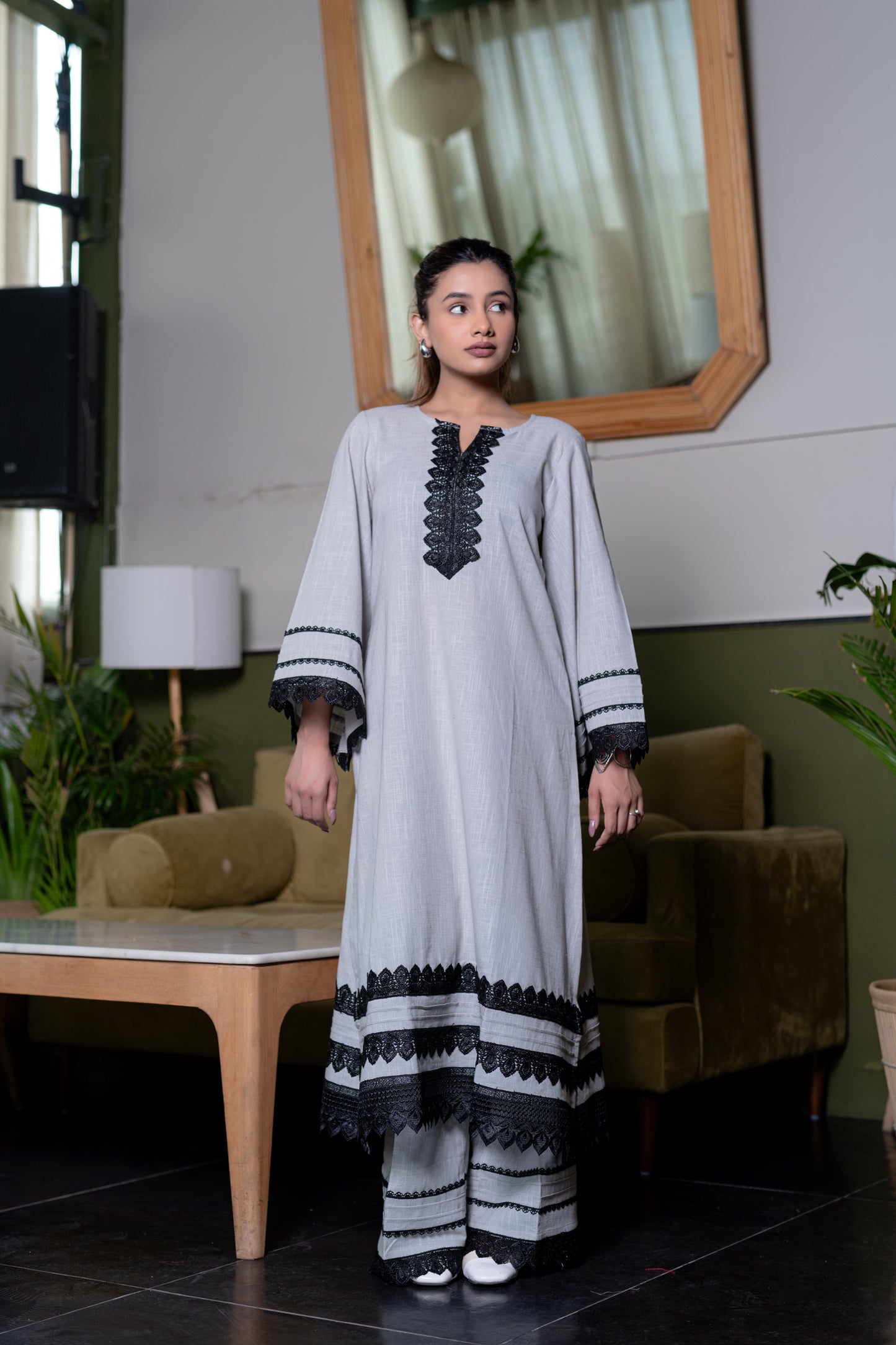 Hellgraues pakistanisches Kurta aus Baumwolle mit Palazzo