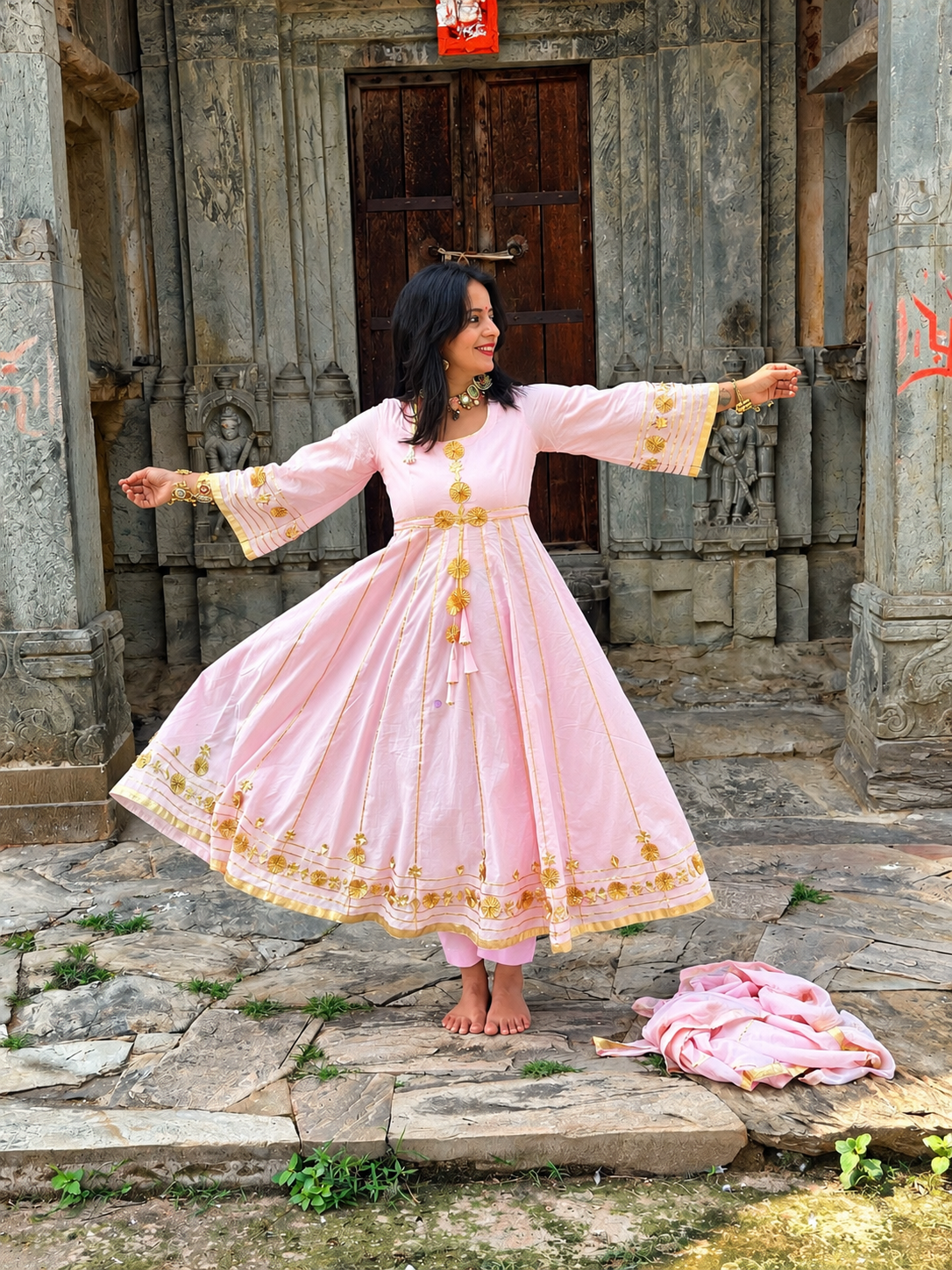 Gulabi Gotta Anarkali