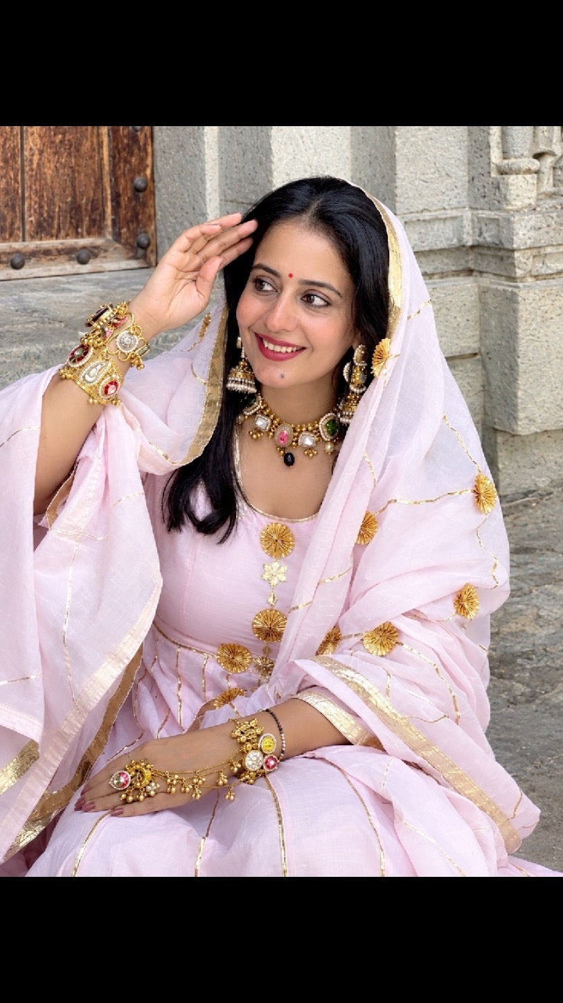 Gulabi Gotta Anarkali