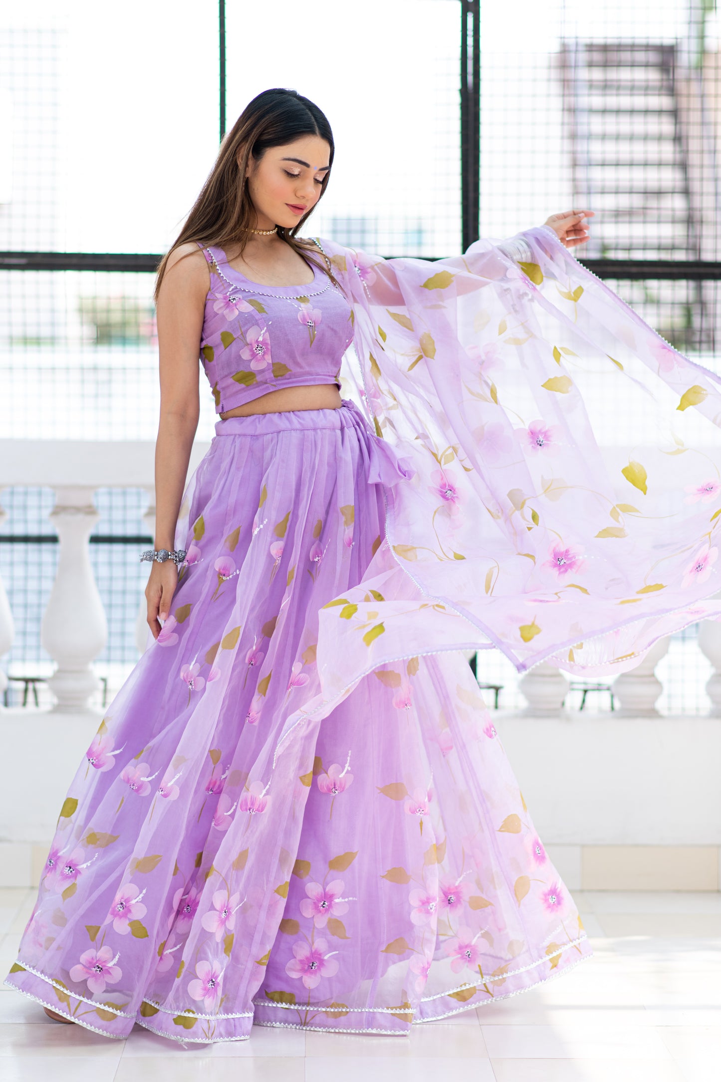 Lavendel Organza handbemalt Lehenga Set